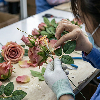 Handmade artificial flower assembly process